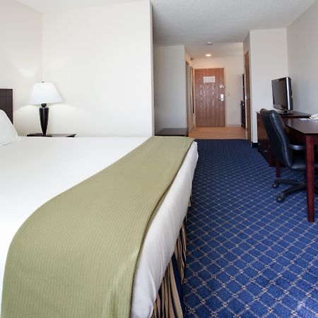 Holiday Inn Express Hotel & Suites Torrington By Ihg Room photo
