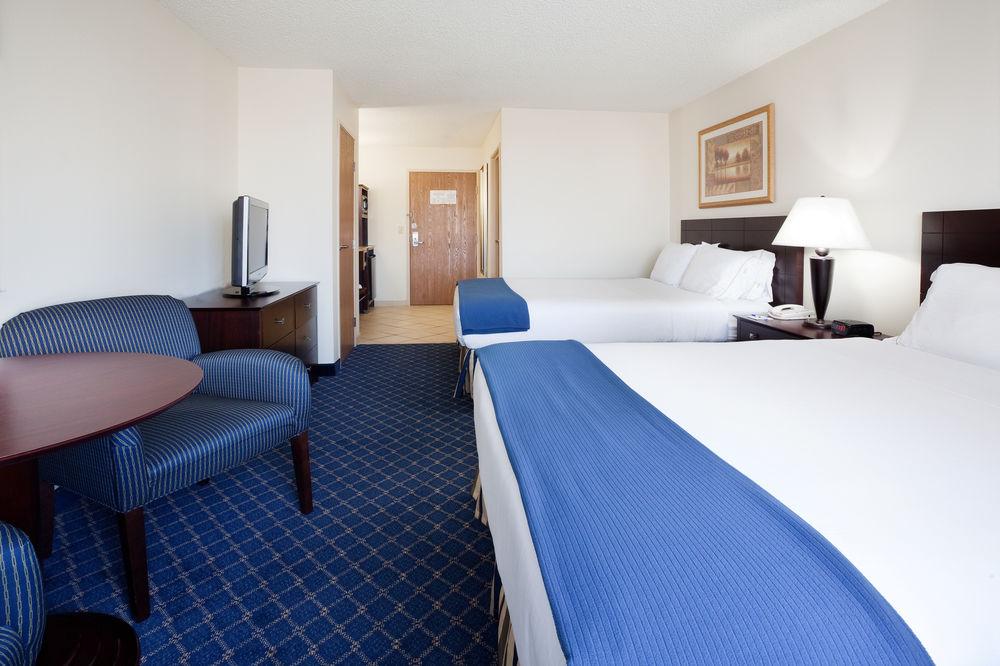Holiday Inn Express Hotel & Suites Torrington By Ihg Exterior photo