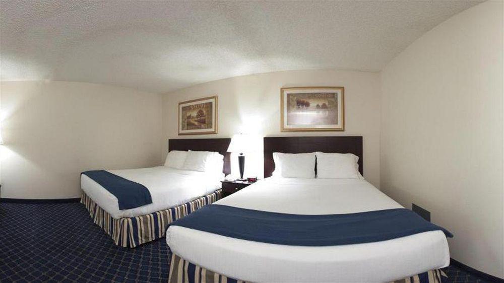 Holiday Inn Express Hotel & Suites Torrington By Ihg Exterior photo