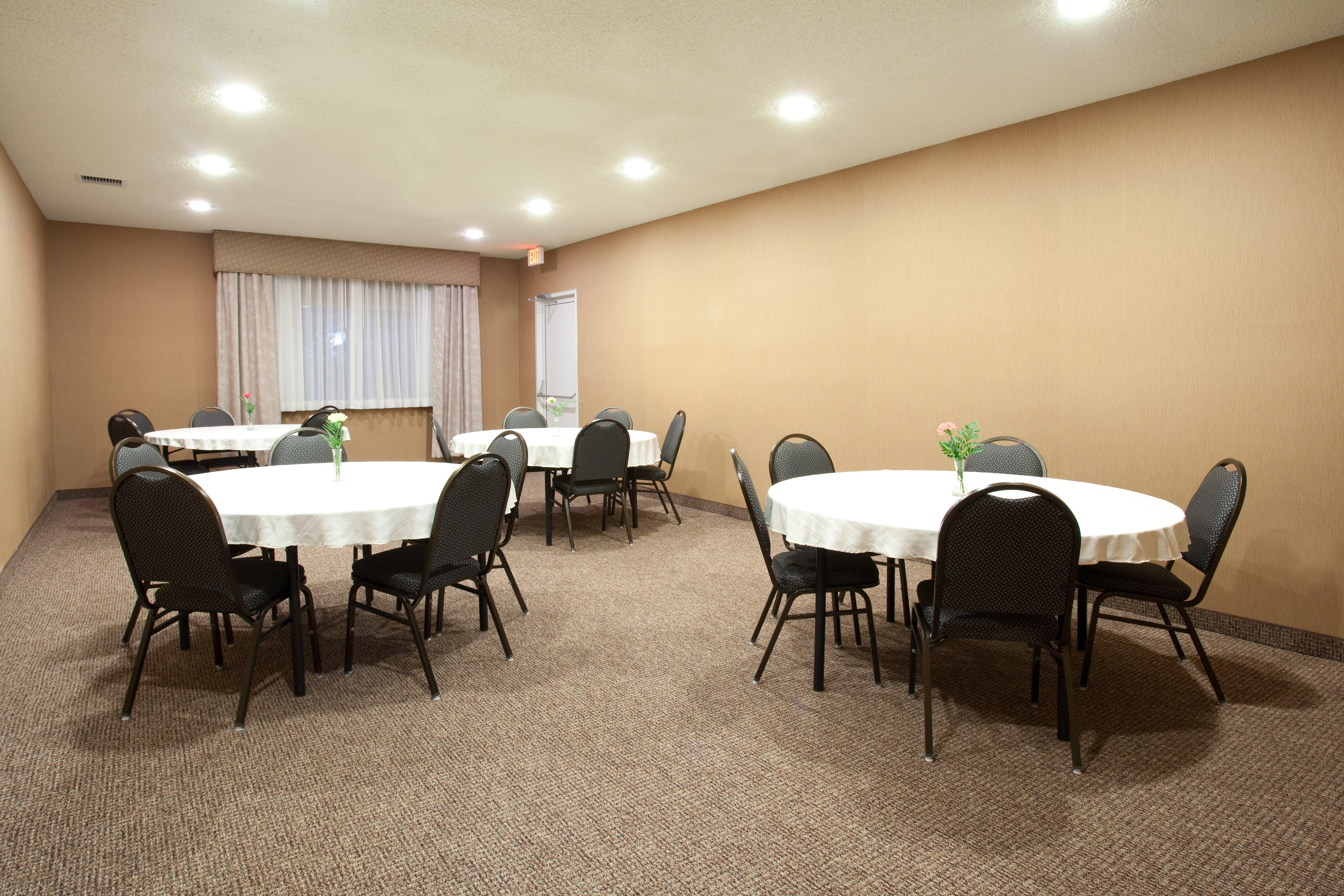 Holiday Inn Express Hotel & Suites Torrington By Ihg Exterior photo