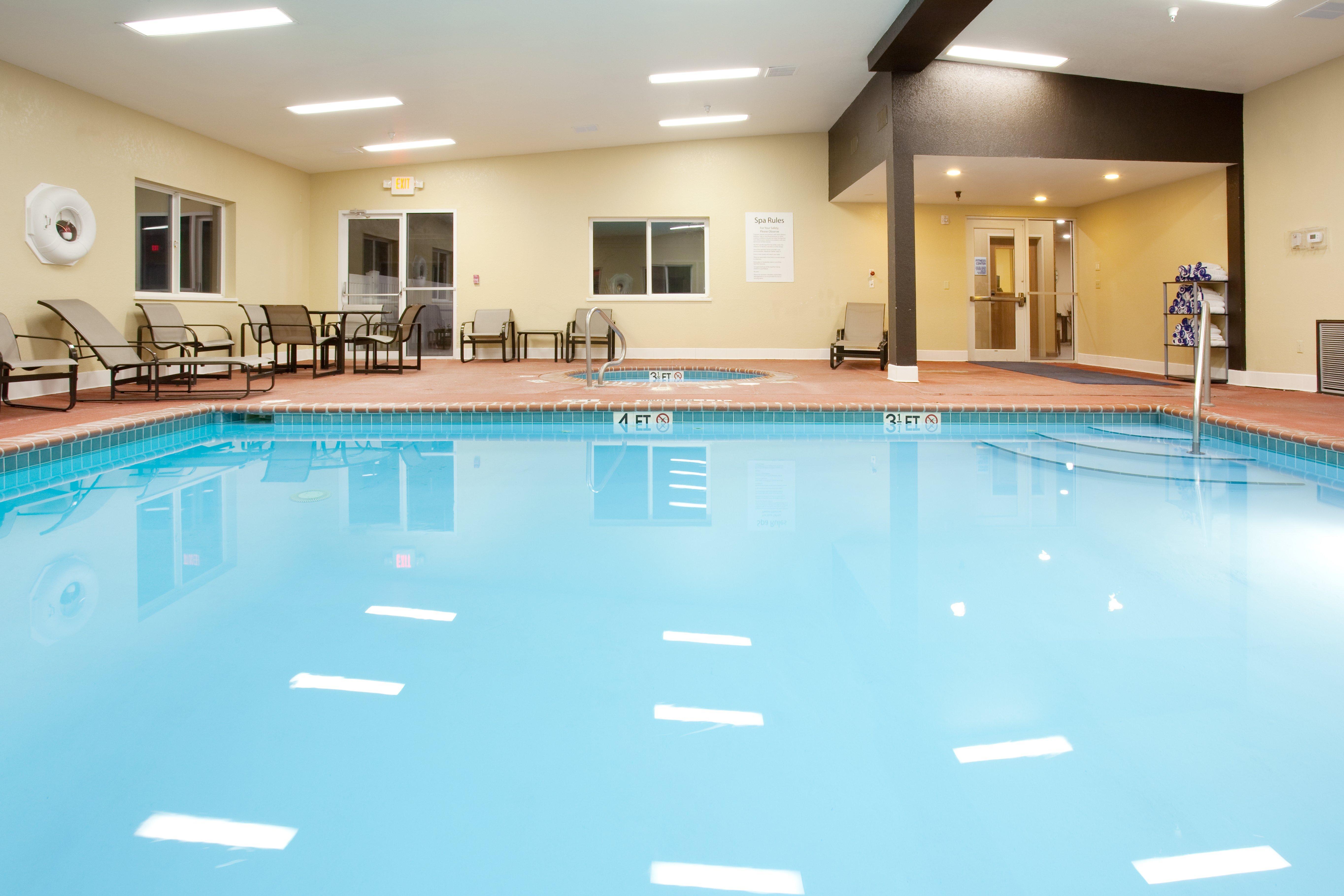 Holiday Inn Express Hotel & Suites Torrington By Ihg Exterior photo